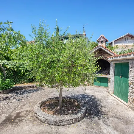 Vakantiehuis House With A Parking Space Jadrija, - 20641 Šibenik