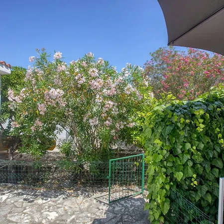 Vakantiehuis House With A Parking Space Jadrija, - 20641 *