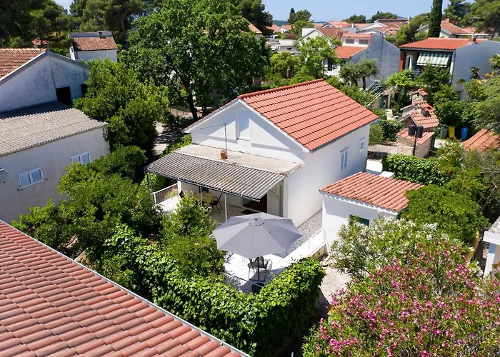 Vakantiehuis House With A Parking Space Jadrija, - 20641 Šibenik